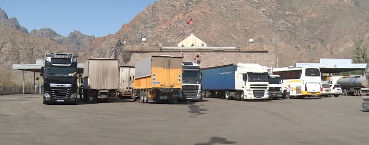 Քաղաքացին առանց ակցիզային մակնշման 29 արկղ՝ 14500 տուփ ծխախոտով, թաքցրել է «Ագարակ» մաքսային անցման կետի տարածքում (ՎԻԴԵՈ)