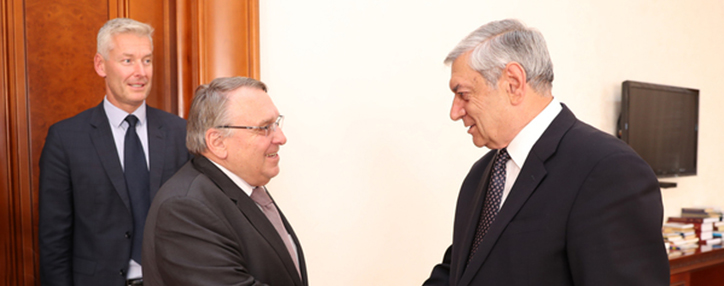 Главе МЧС Армении представлены технические характеристики турболета L140 для их возможного использования в стране