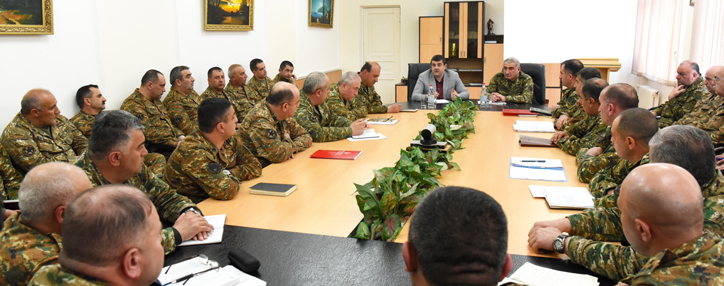 Главной задачей является обеспечение мирной и суверенной жизни народа Арцаха: президент провел встречу с командным составом Армии обороны
