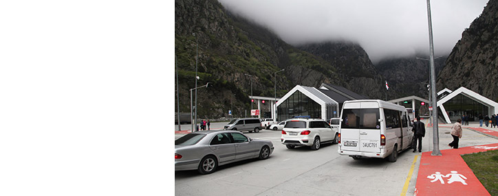 Армянские газеты называют причины пробок на "Верхнем Ларсе" 