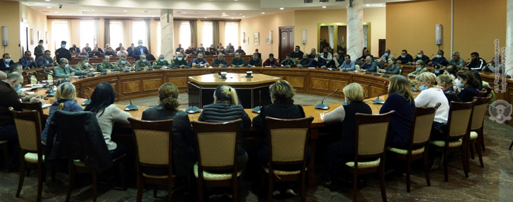 Артак Давтян заверил родных пленных военнослужащих в приложении максимальных усилий для их возвращения и поиска останков погибших