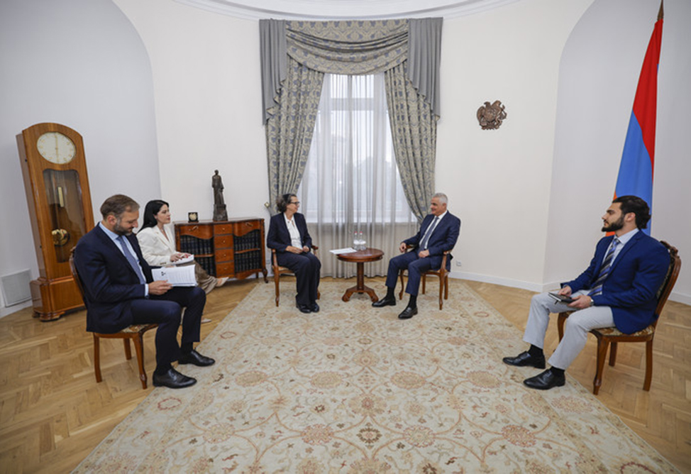 Вице-премьер Армении и директор ЕБРР по Турции и Кавказу обсудили вопрос разблокирования коммуникаций