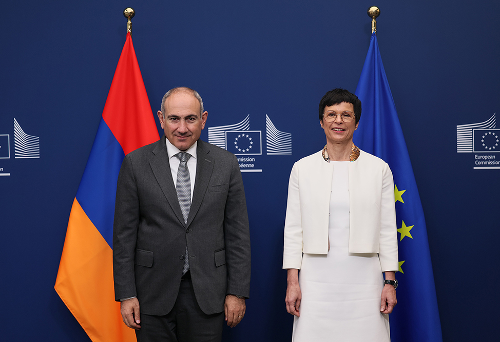 Пашинян заявил еврокомиссару по вопросам расширения о важности поддержки ЕС диверсификации экономики Армении