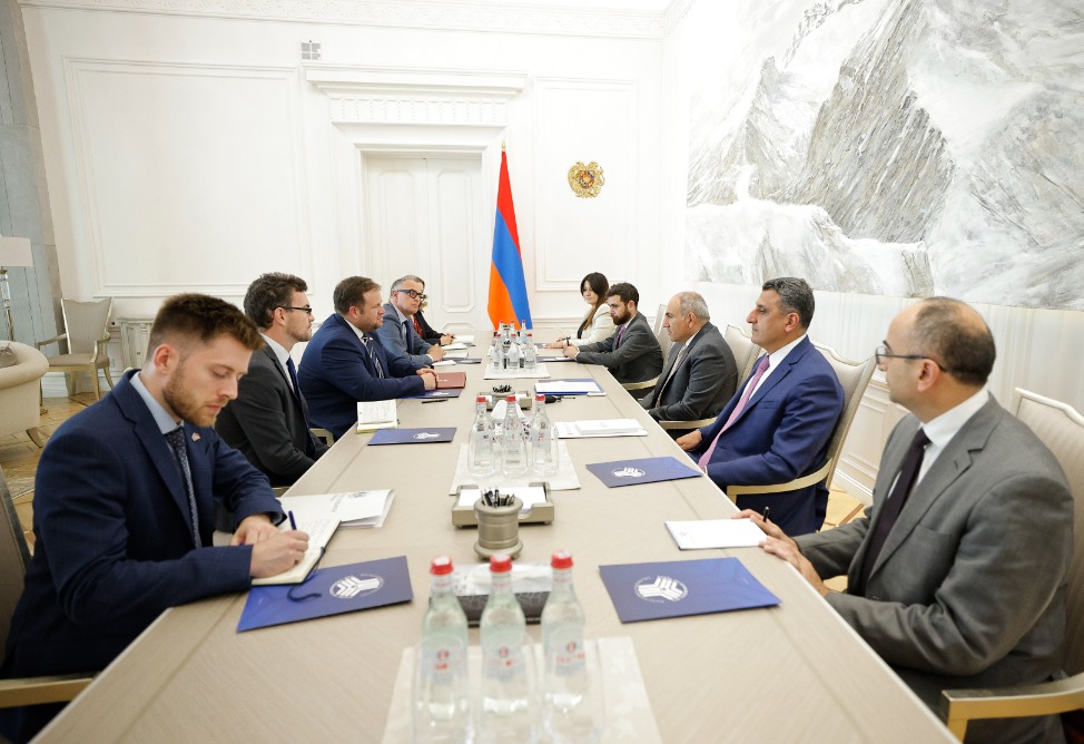 Армения и Великобритания обсудили инвестпроекты и расширение экономического сотрудничества