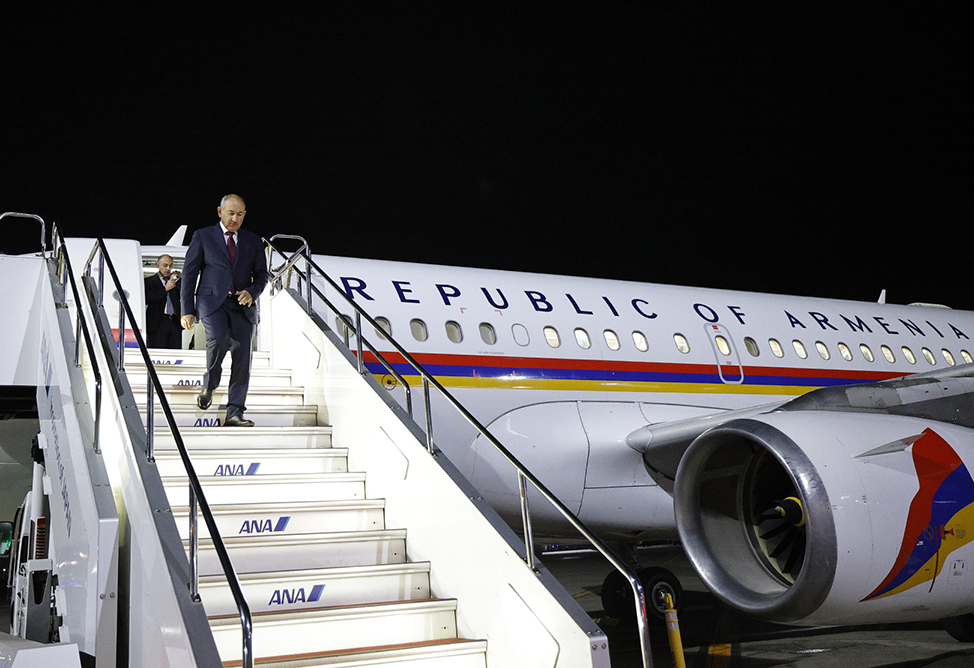 Самолет Пашиняна, летевший за рубеж, пролетел через воздушное пространство Азербайджана 