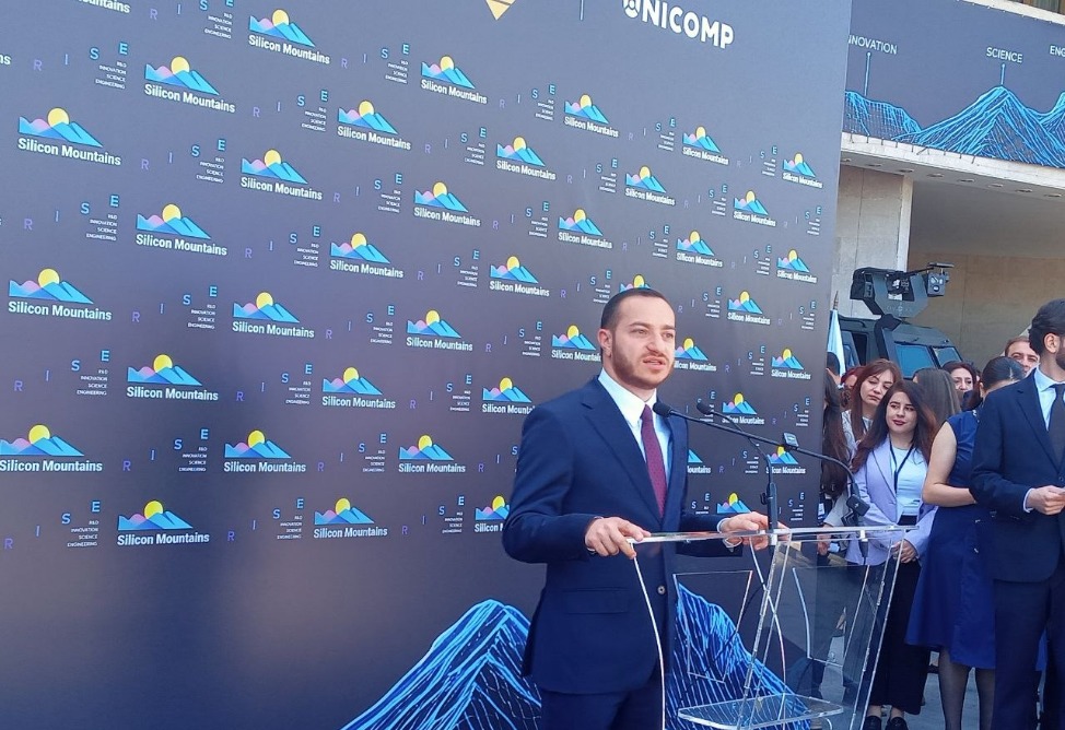 Мхитар Айрапетян Мхитар Айрапетян