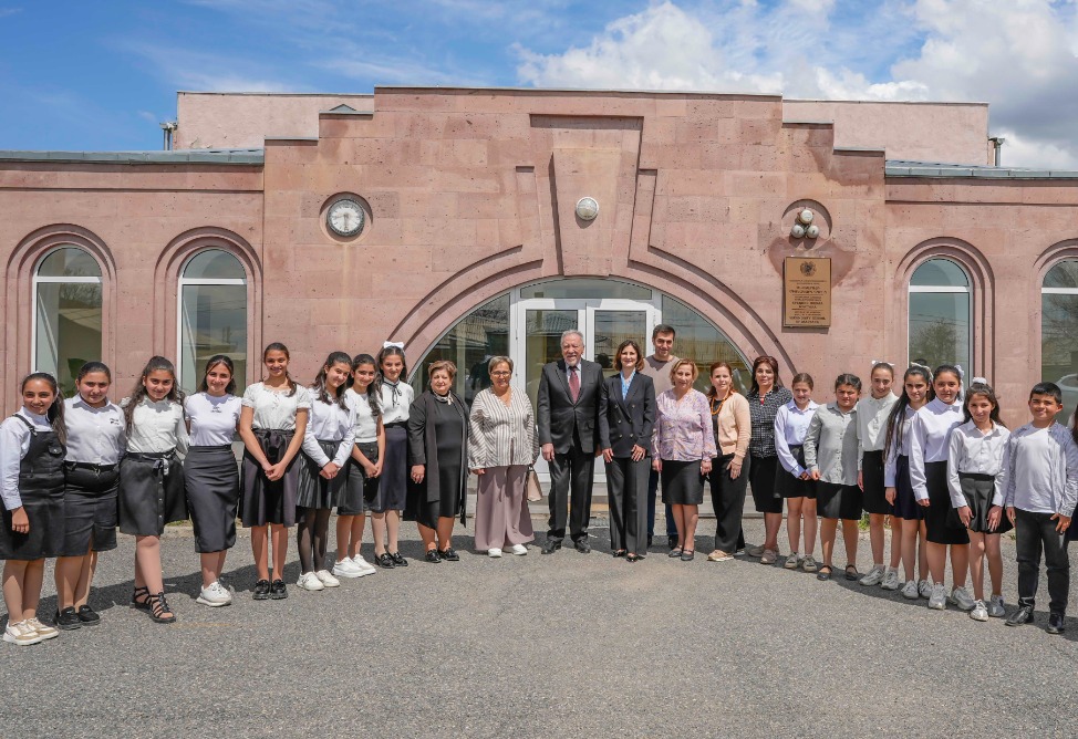 Современный класс французского языка открылся в школе села Мастара при содействии фонда «Степан Гишян» (ВИДЕО)