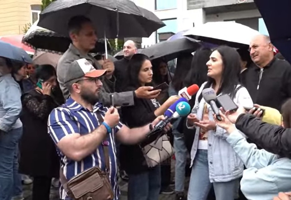 Армянские производители алкоголя протестуют у Посольства Грузии Армянские производители алкоголя протестуют у Посольства Грузии