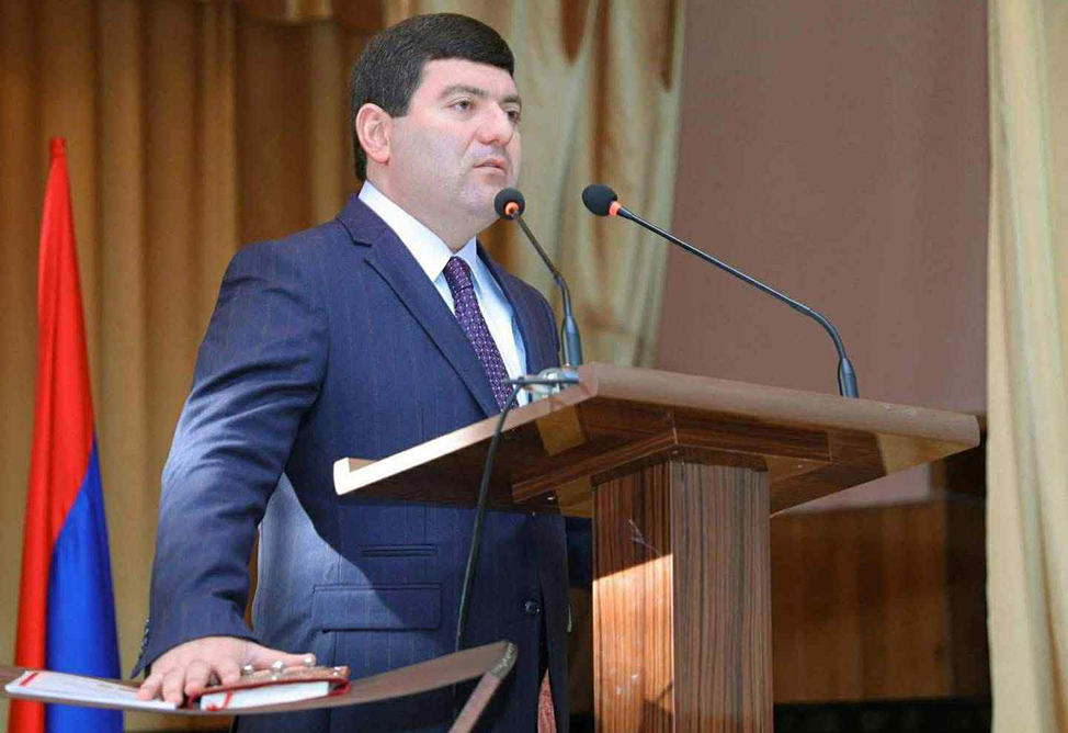 Фракция «Честь имею» предложила объявить вотум недоверия премьеру Армении и выдвинула в качестве кандидата Давида Амбарцумяна