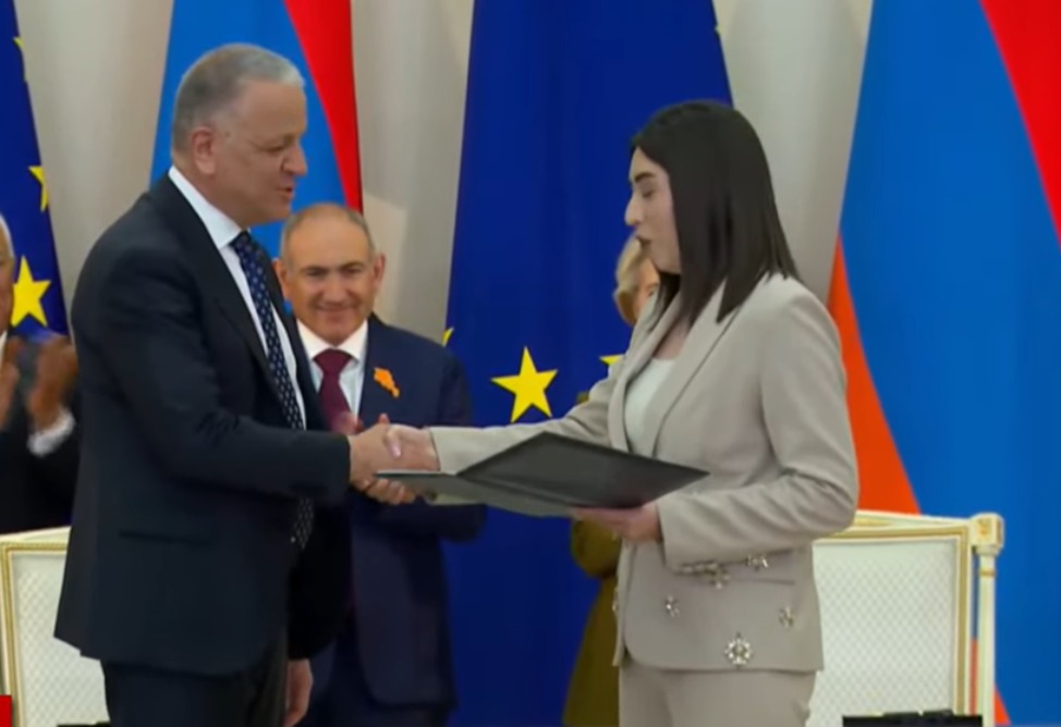 First EU report on visa liberalization was handed over to the Minister of Internal Affairs of Armenia