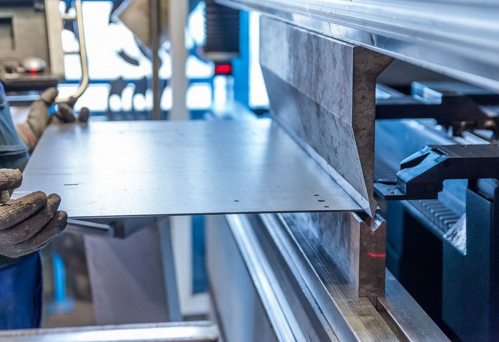 ЕС ужесточит квоты на импорт стали с 1 апреля - Reuters 