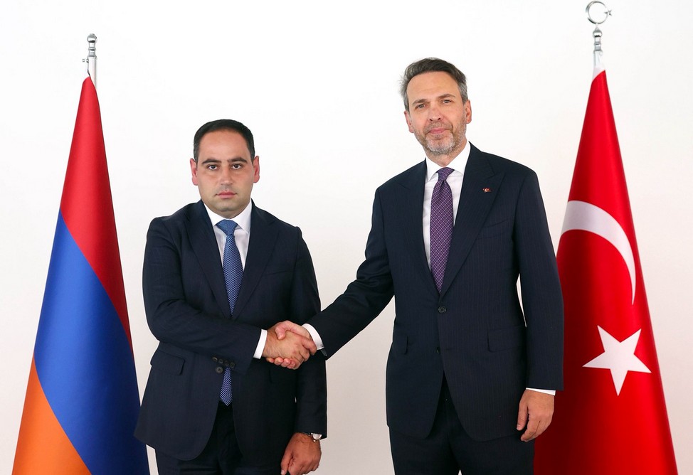 Armenia and Turkey discuss areas of cooperation in energy: Khudatyan meets with Bayraktar 