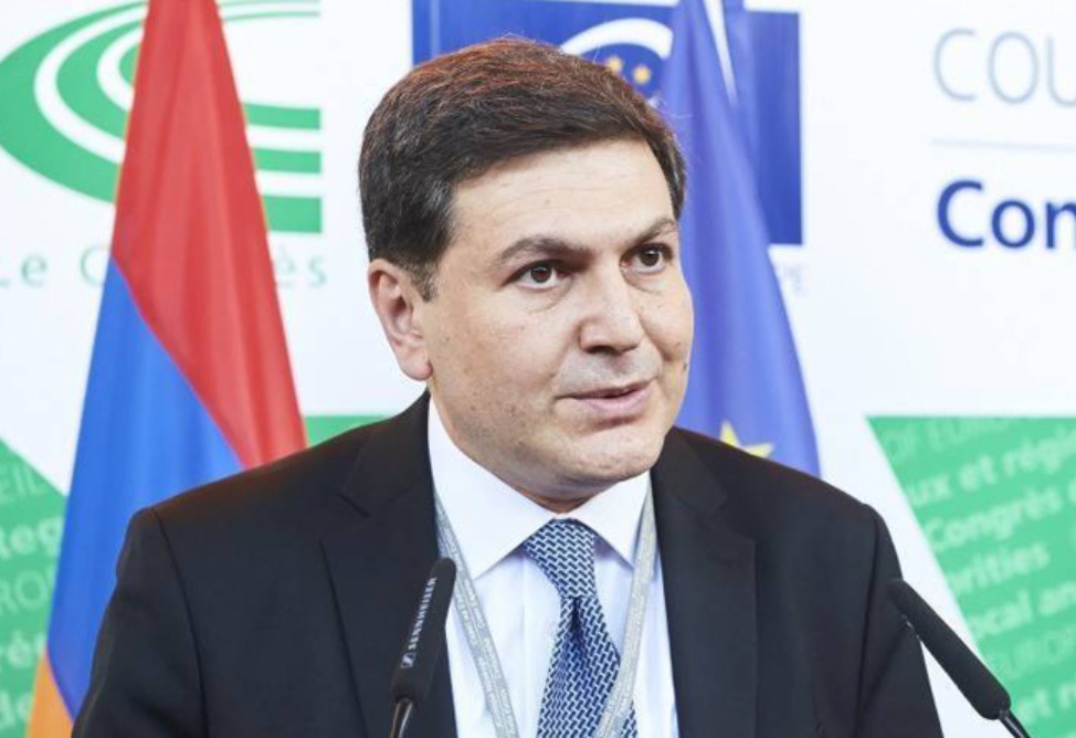 Փաշինյանի որոշմամբ, Պարույր Հովհաննիսյանն ազատվել է ՀՀ արտաքին գործերի նախարարի տեղակալի պաշտոնից