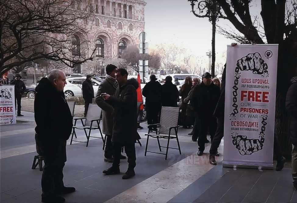 Малый и средний бизнес протестуют в Ереване против налоговых изменений и обязательного декларирования доходов Малый и средний бизнес протестуют в Ереване против налоговых изменений и обязательного декларирования доходов