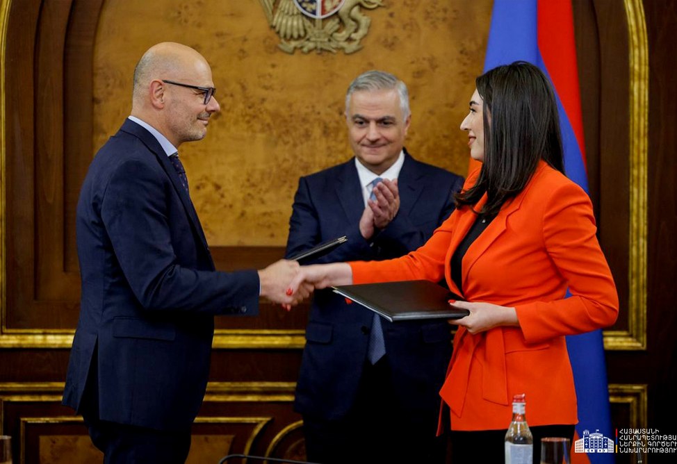 В Ереване подписано соглашение с ЗАО «HAYPASS» по внедрению системы биометрических паспортов и ID-карт