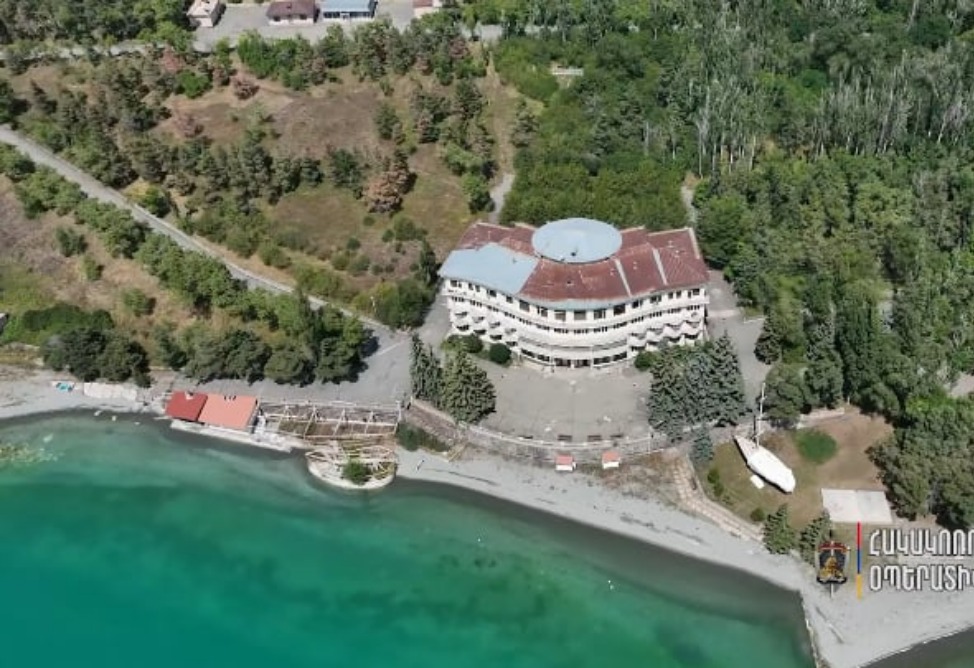 Former Armenian President Robert Kocharyan, his son, and four others have been detained in connection with the illegal acquisition of property