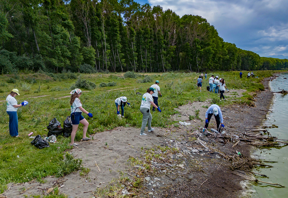 Сотрудничество Акба банка и NABU: участок озера Севан протяженностью 2 км очищен от пластика (ВИДЕО)