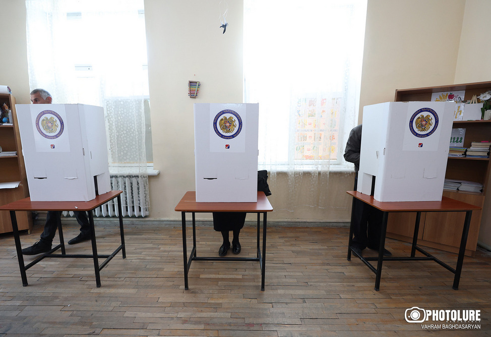 Победа оппозиции в Паракаре, в Гюмри интрига сохраняется: итоги выборов в двух общинах в Армении 