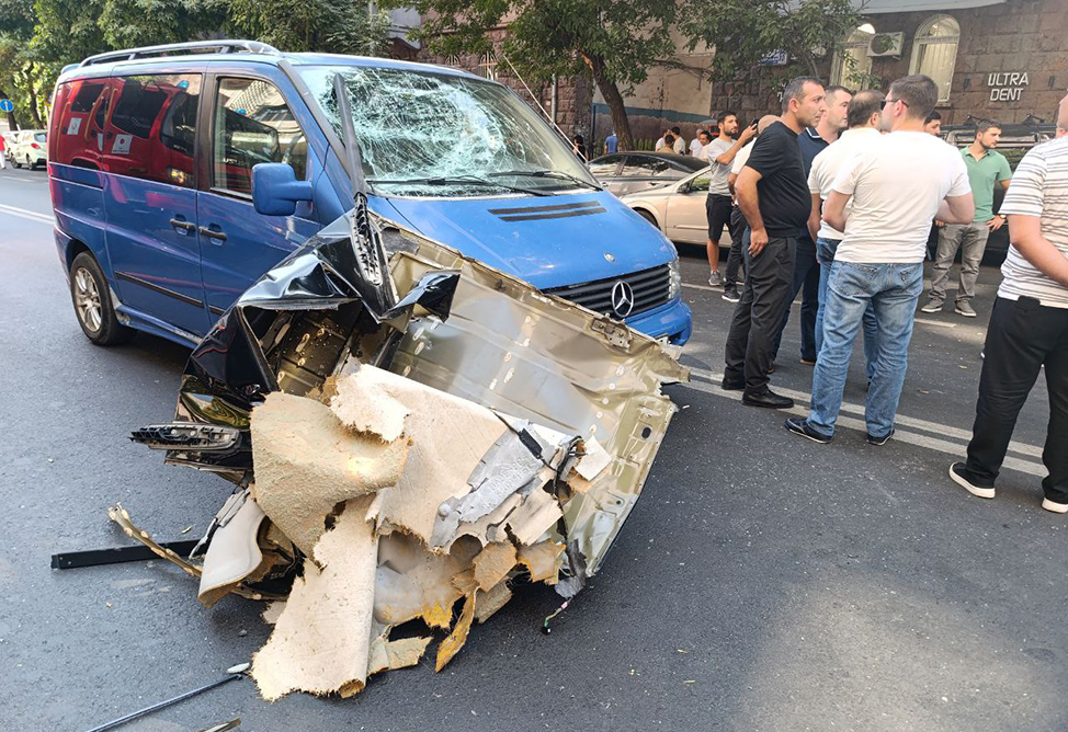 Car explosion in central Yerevan injures two people, damages cars and shops