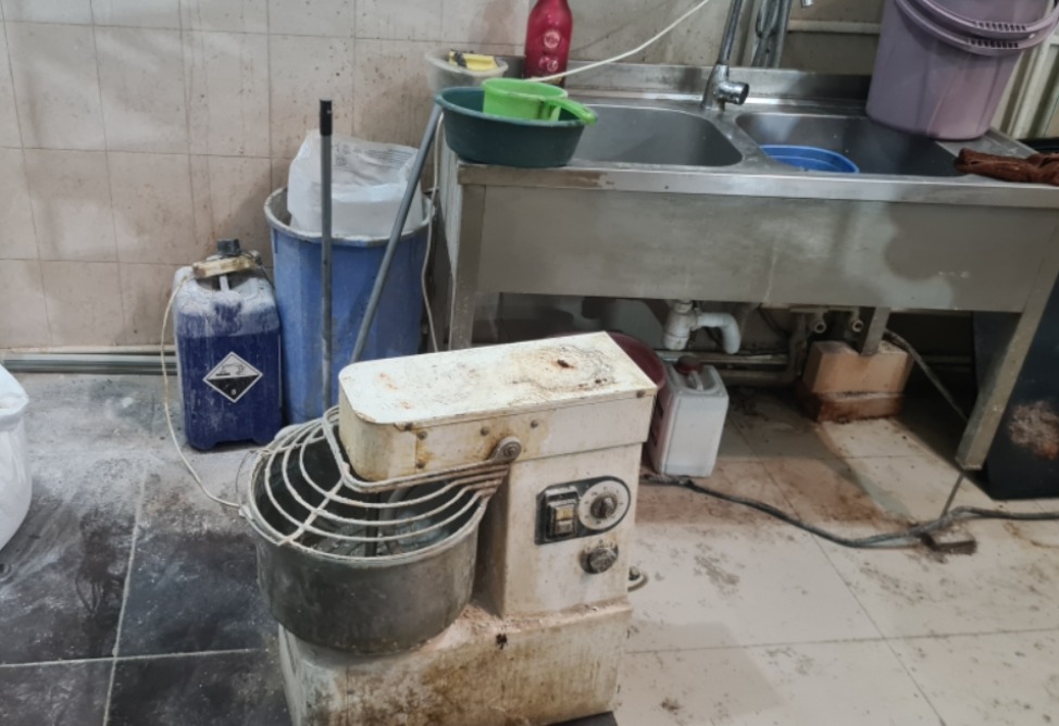 Տեսչական մարմինը կասեցրել է Երևանում գործող հացաբուլկեղենի արտադրամասի գործունեությունը հիգիենայի պահանջների խախտման պատճառով (ՖՈՏՈ)