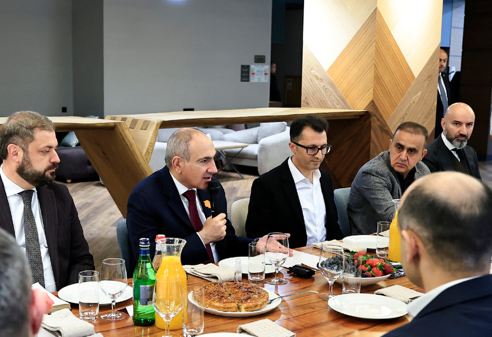 Пашинян назвал железную дорогу между Арменией и Азербайджаном надежным путем для импорта и экспорта