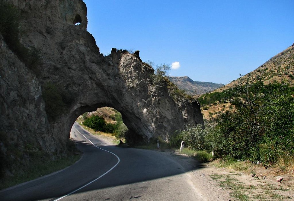 В Исландии защитники эльфов заморозили стройку президентской трассы