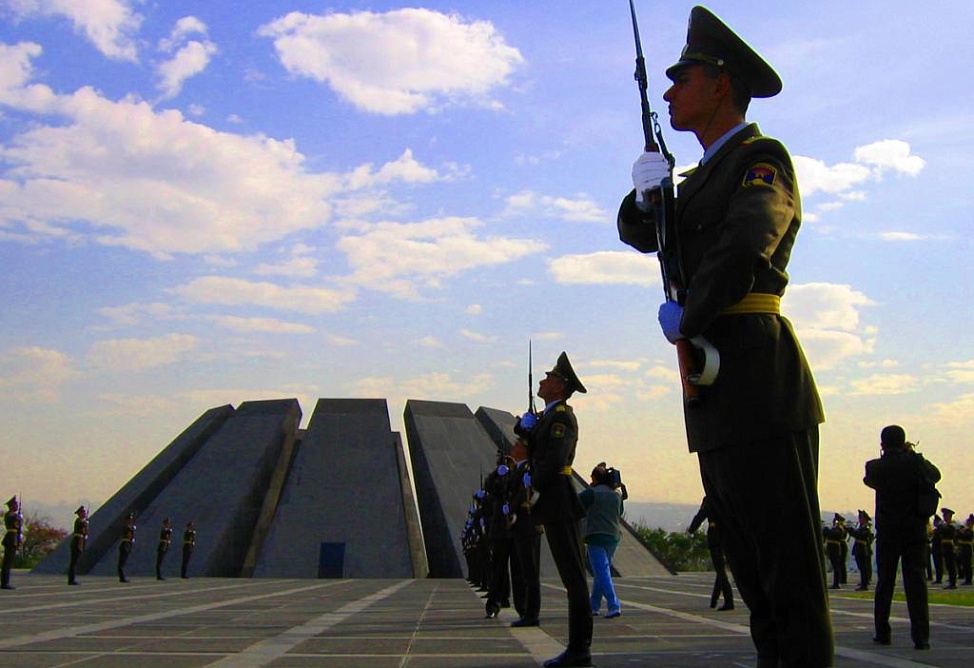 Иностранные делегации более 40 стран прибыли в Цицернакаберд почтить память Геноцида армян