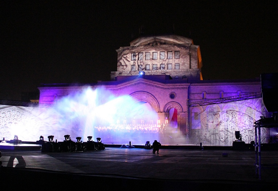 Երևանում կրկին գործարկվել են «երգող շատրվանները»