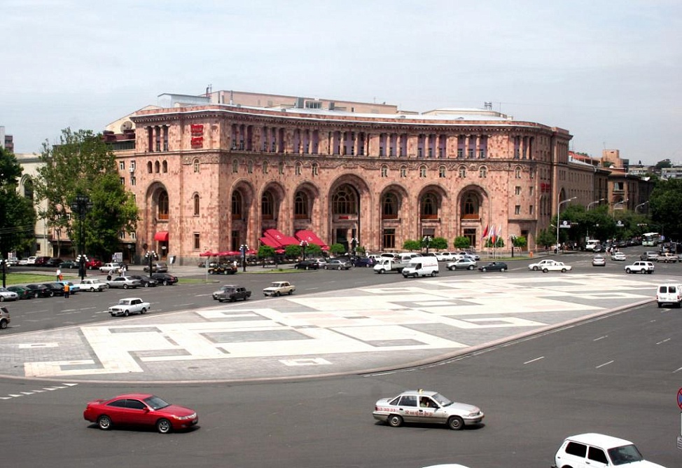 Вице-премьеры Армении отказались от части автопарка